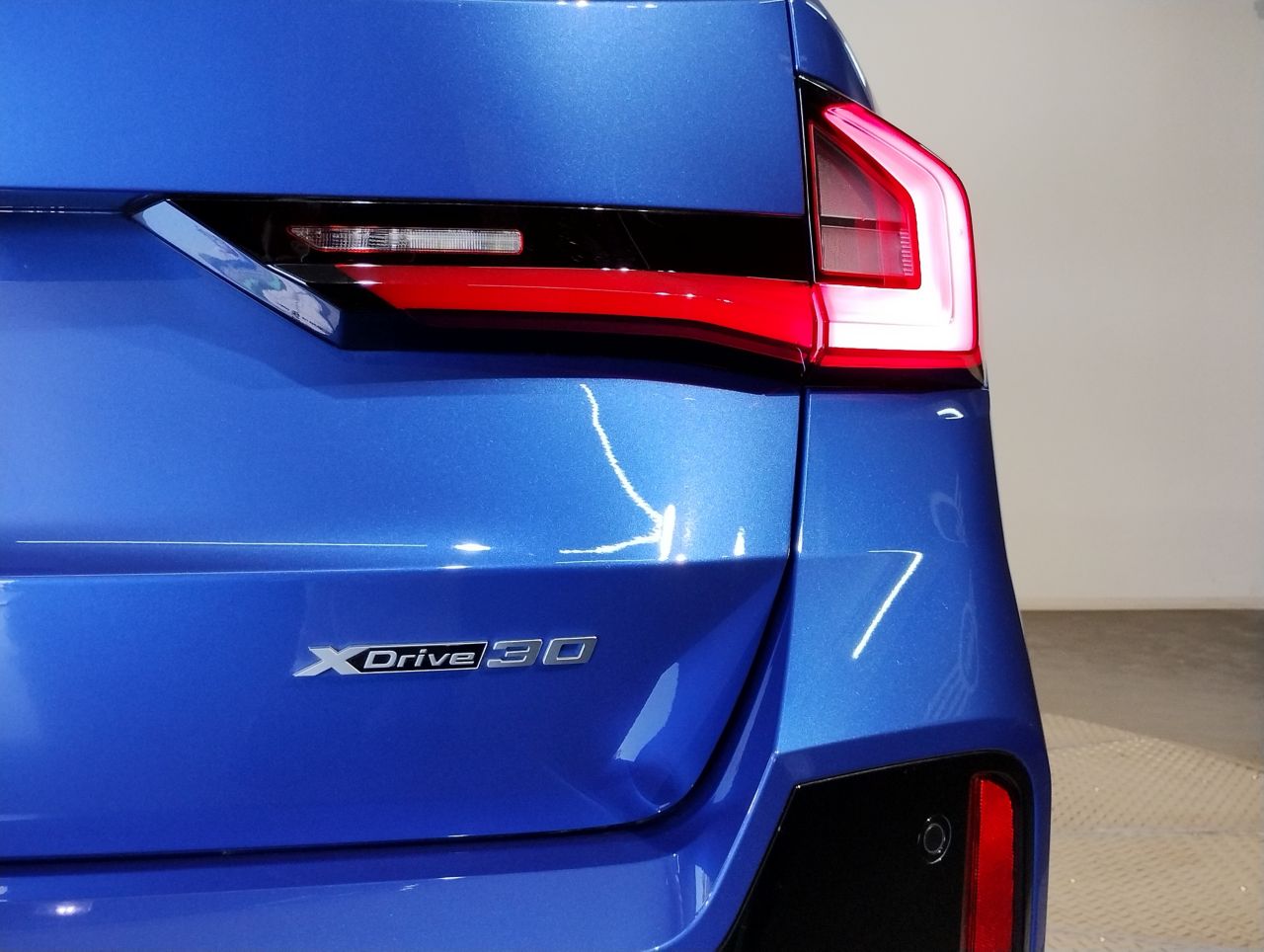 U11 iX1 xDrive30