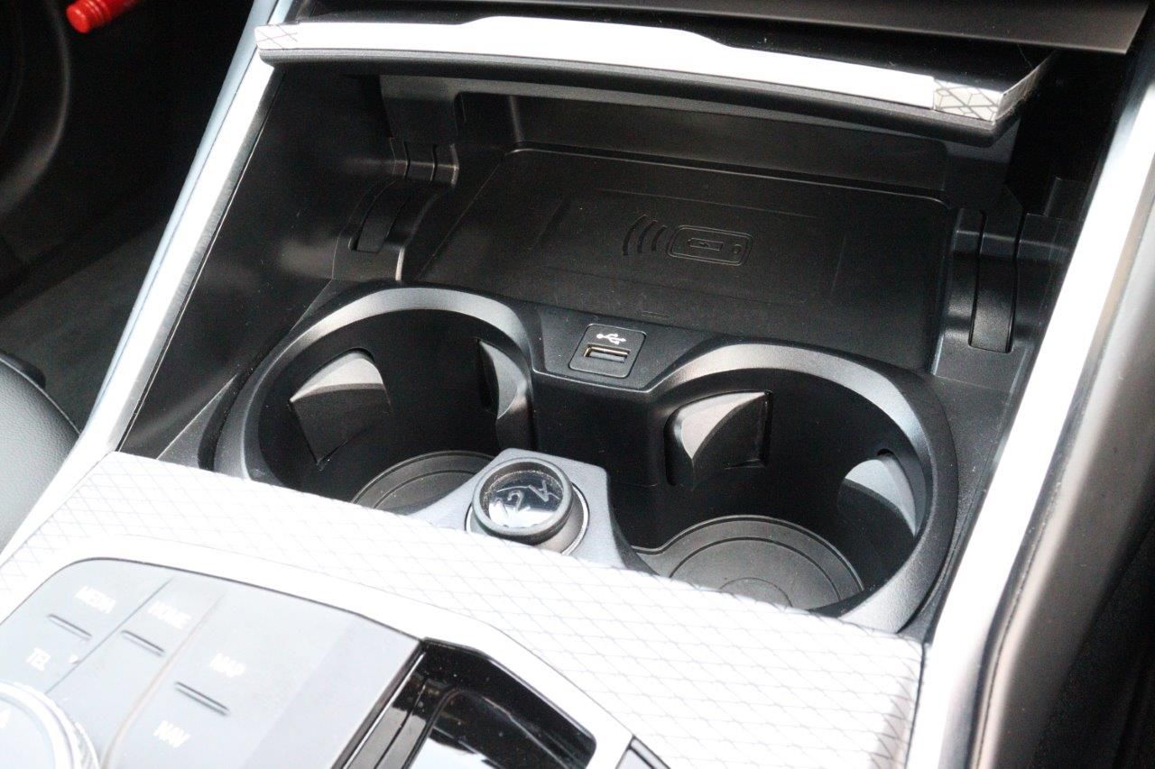 320d xDrive Berline RHD
