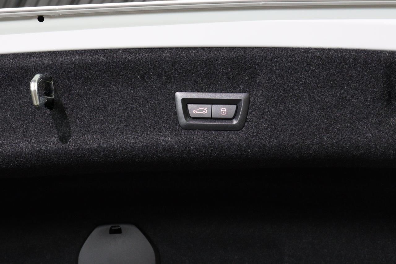 320d xDrive Berline RHD