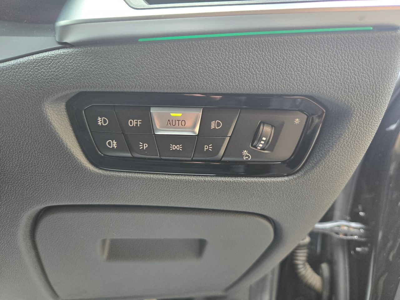 G20 320d xDrive RHD Saloon