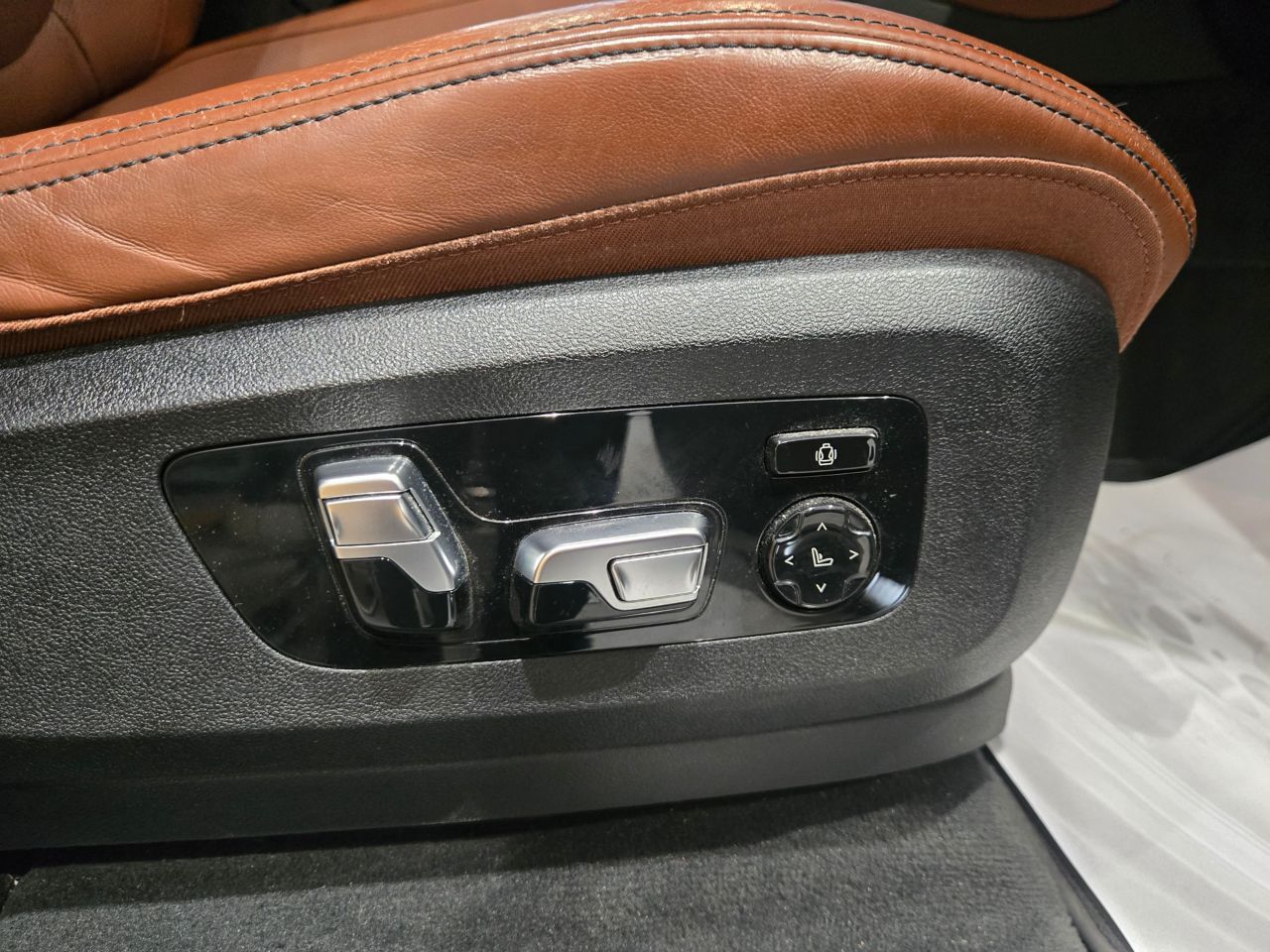 X7 xDrive40d RHD US