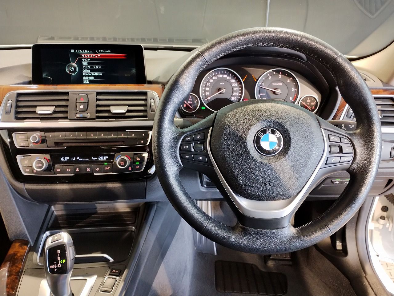 320D SEDAN RHD