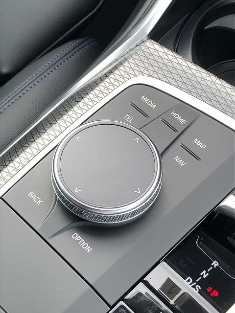 320d xDrive Berline RHD