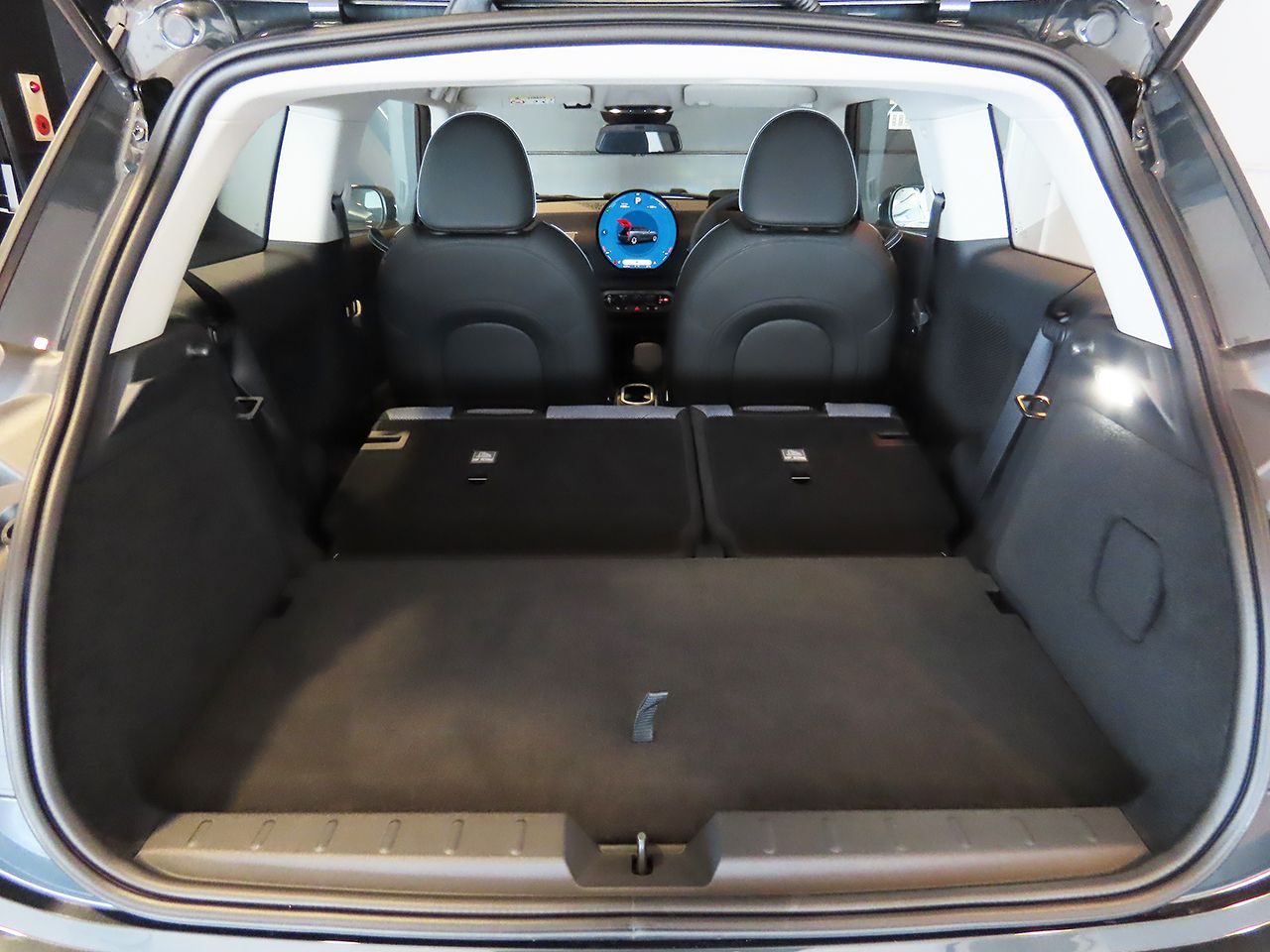 J01 MINI Cooper E