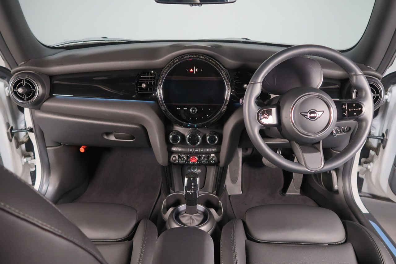MINI Cooper F56 RHD