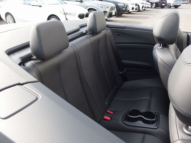 220I CABRIOLET RHD