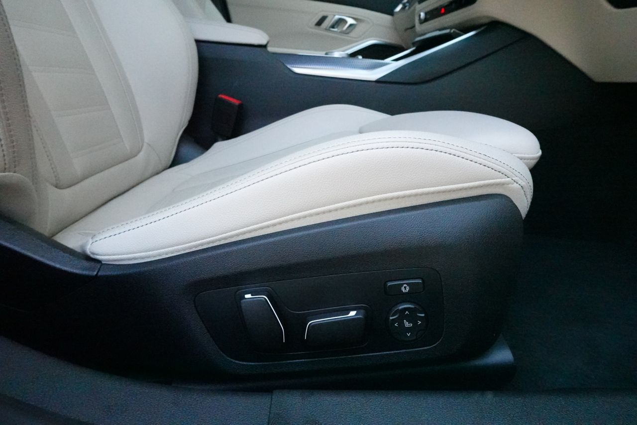 320d xDrive Berline RHD