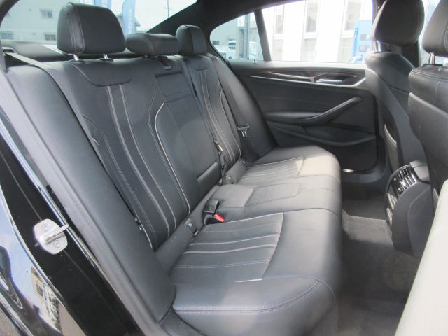 520d xDrive Sedan RHD