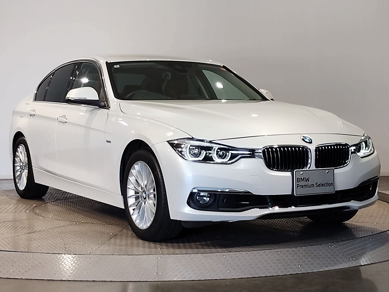 320D SEDAN RHD
