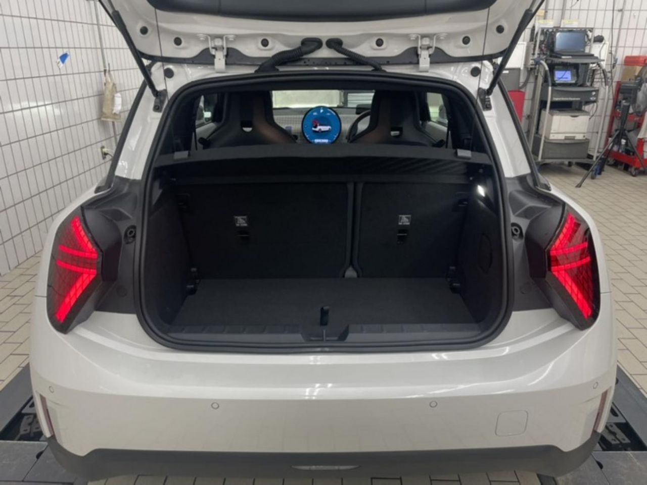 J01 MINI Cooper SE