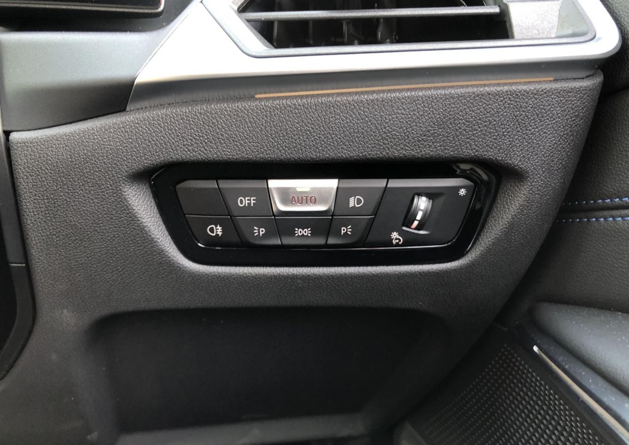 320d xDrive Berline RHD