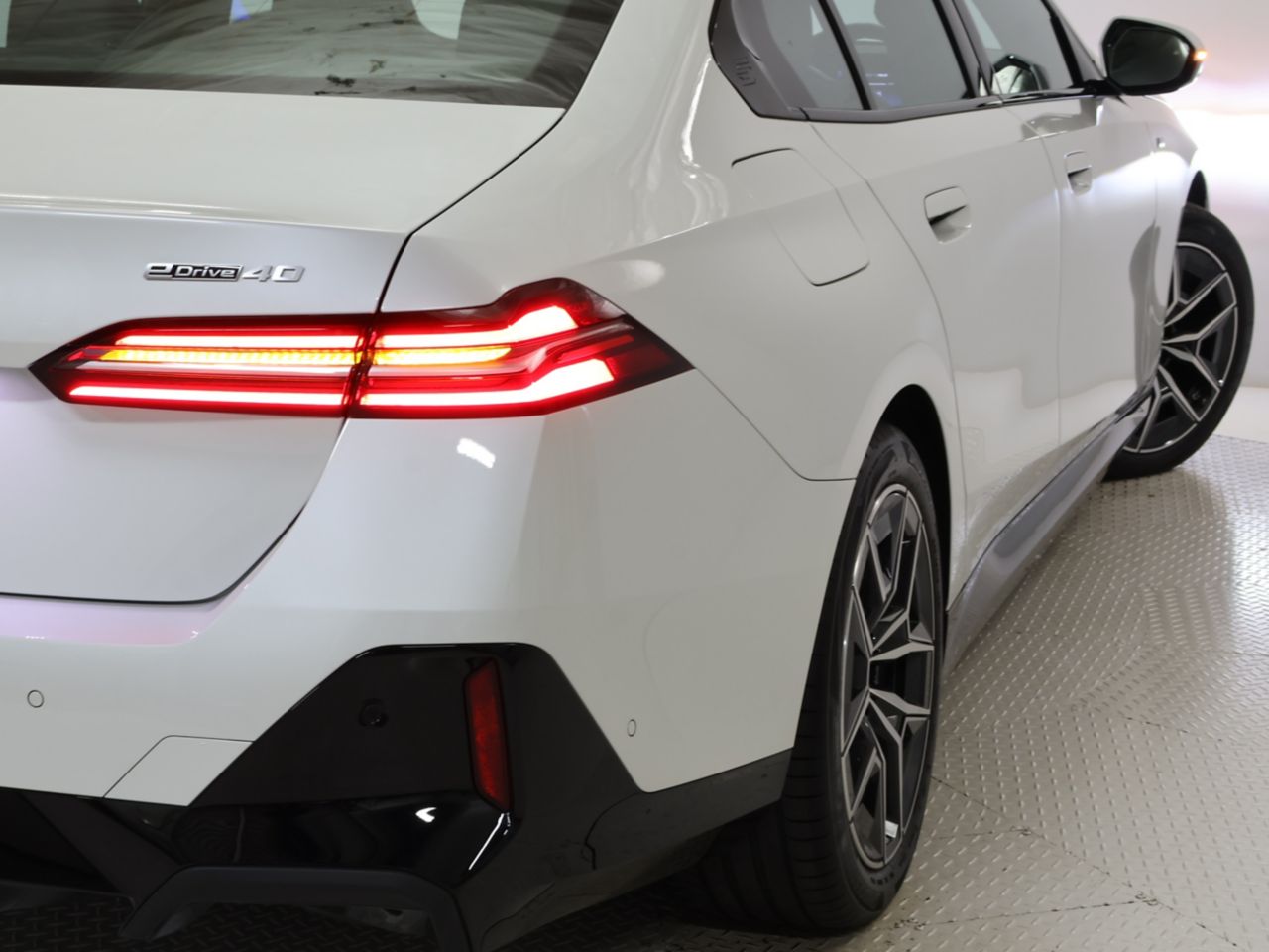 BMW i5 eDrive40 Sedan RHD