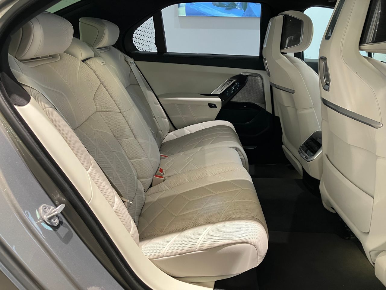 i7 xDrive60 Sedan RHD