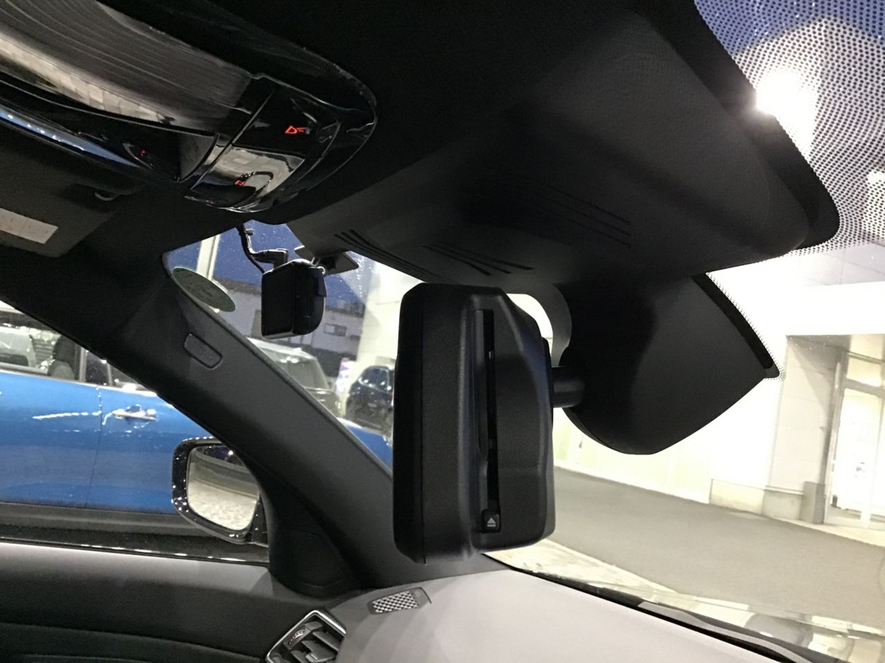 320i Sedan RHD