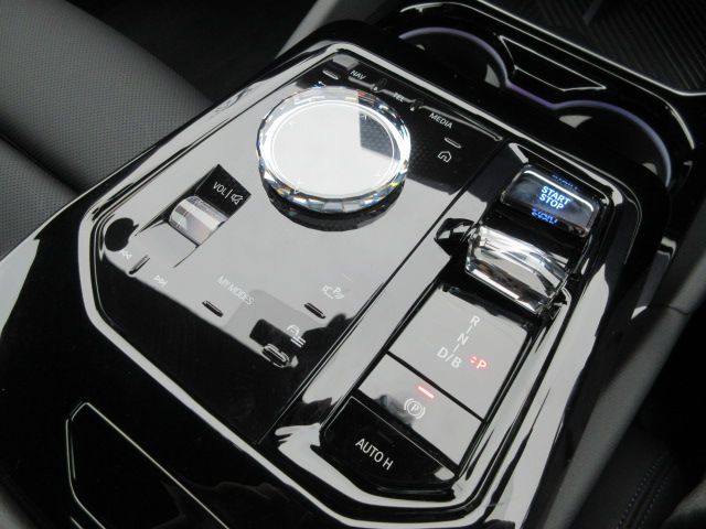 BMW i5 M60 xDrive Sedan RHD