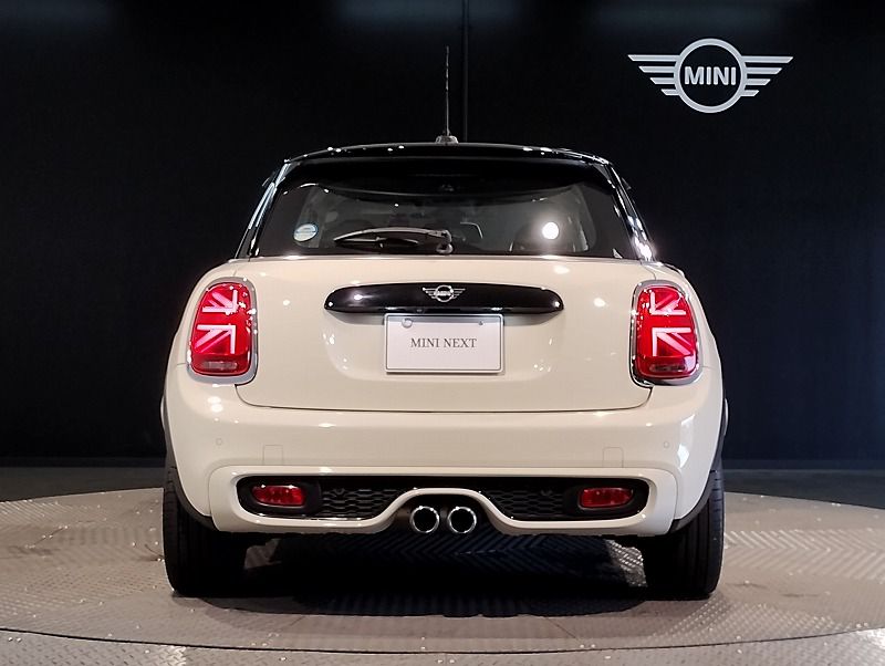 F55 COOPER S D(AT)