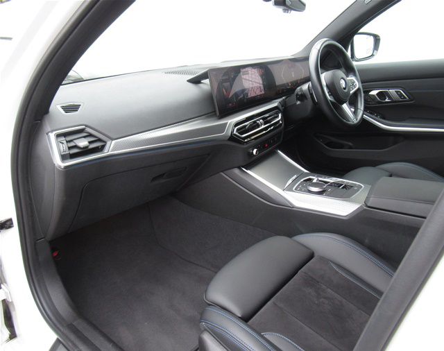 320d xDrive Berline RHD