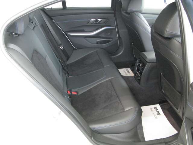 G20 320d xDrive RHD Saloon