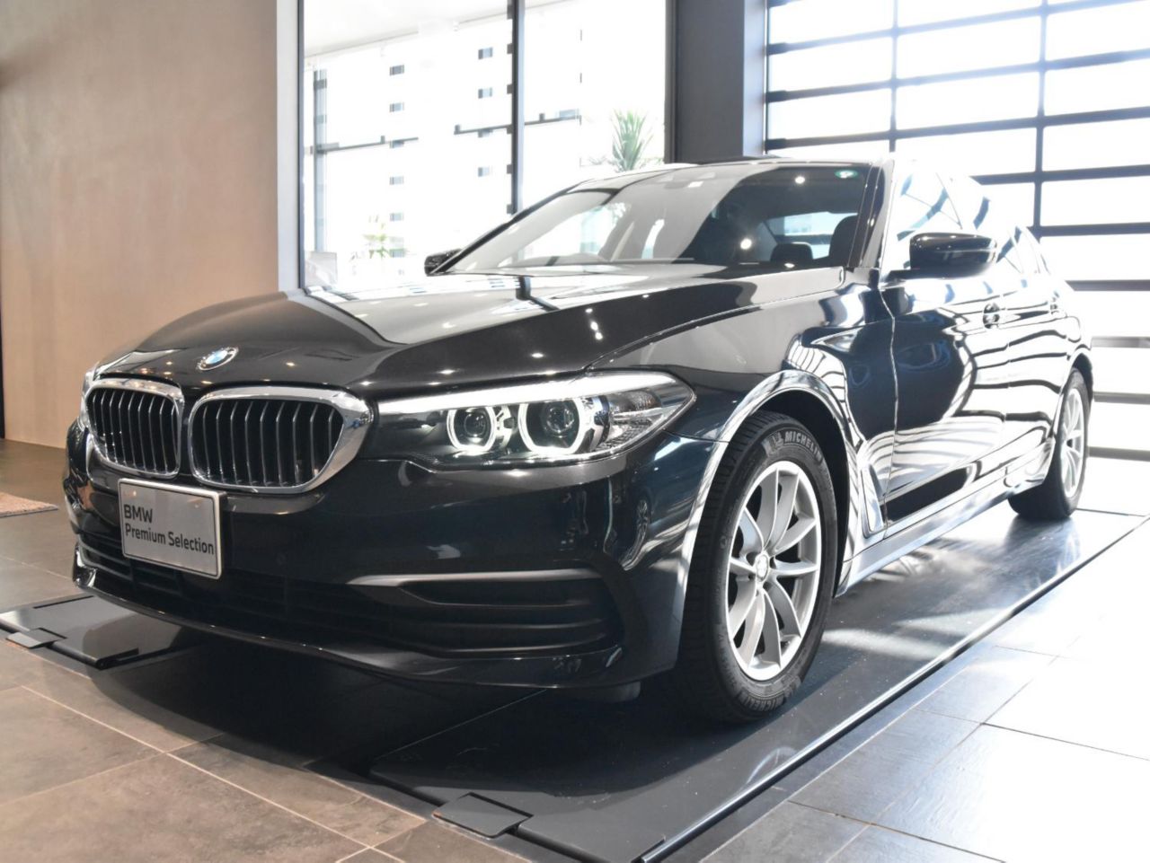 523i