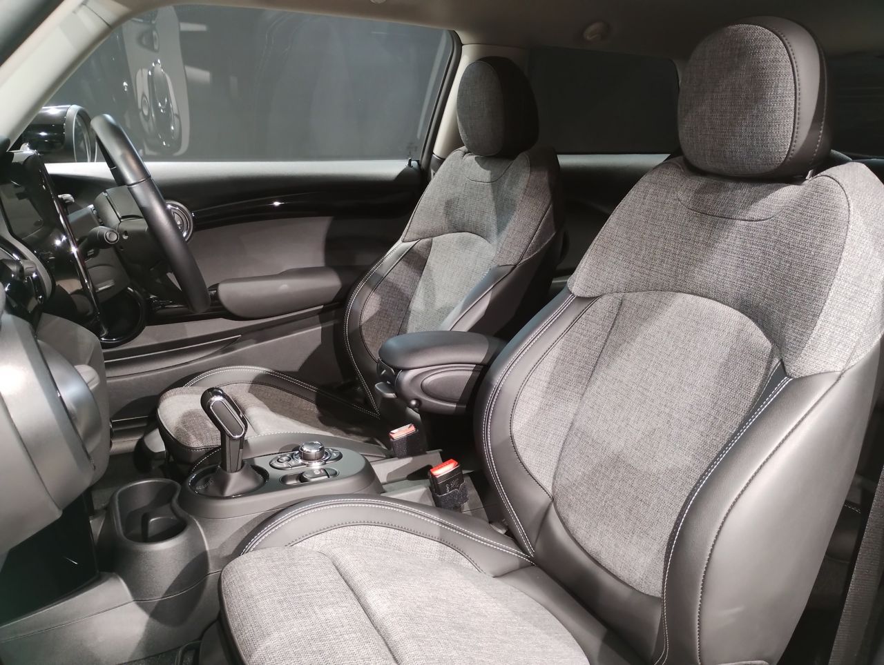 MINI Cooper F56 RHD