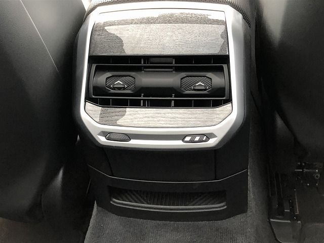 i7 xDrive60 Sedan RHD