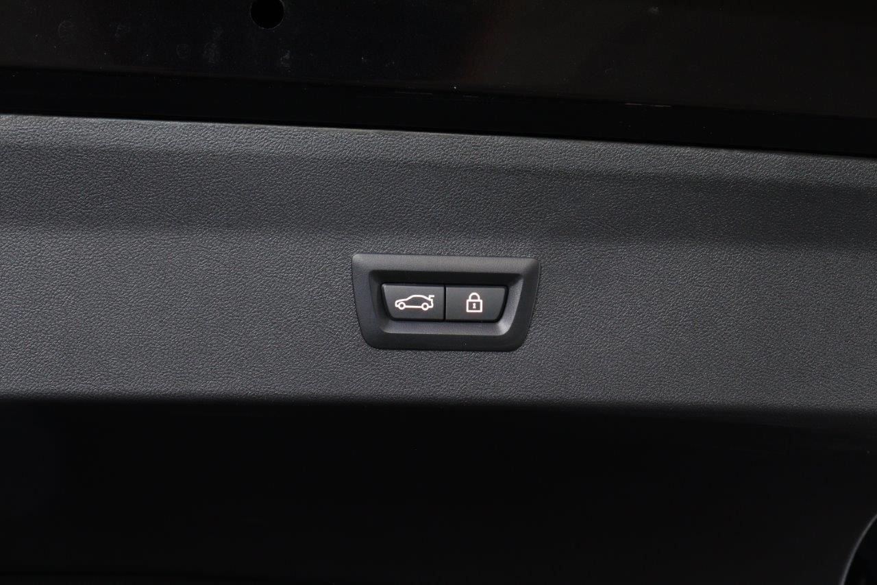 G02 X4 M40i RHD LCI