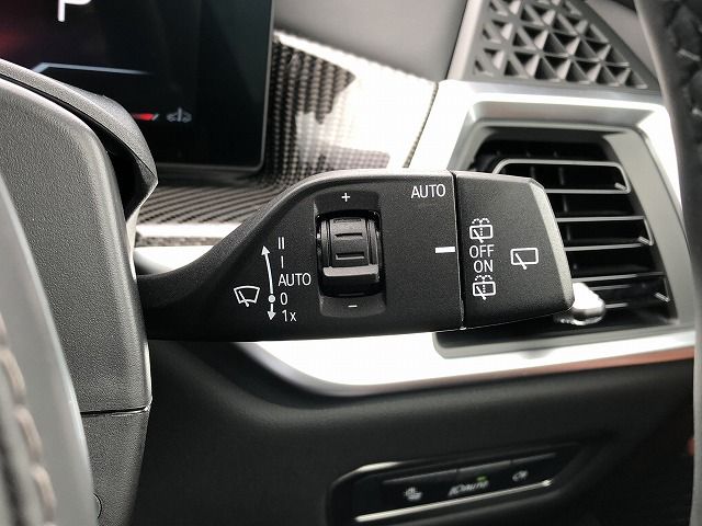 X7 xDrive40d RHD US