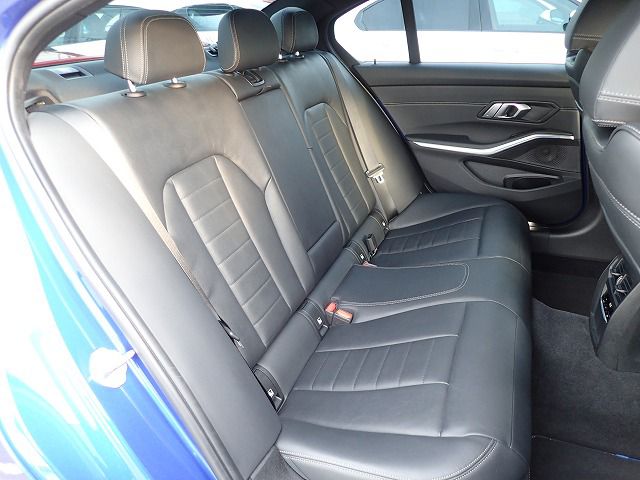 G20 330e Saloon RHD