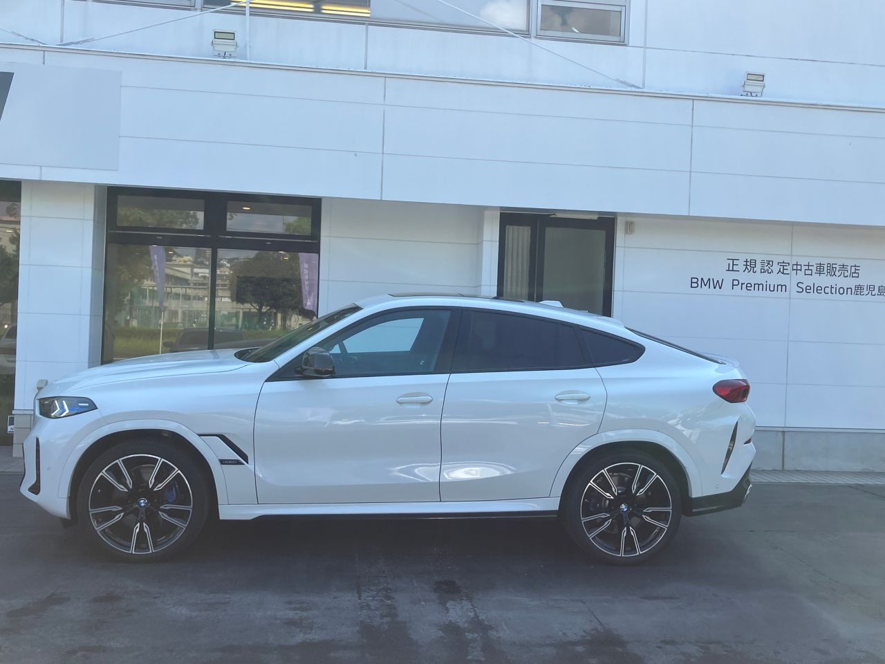 X6 M60i xDrive RHD