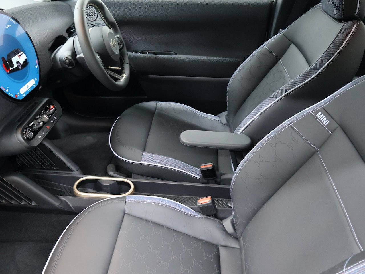 J01 MINI Cooper E