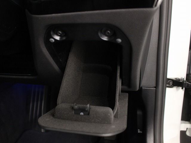 G29 z4 sDrive20i RHD