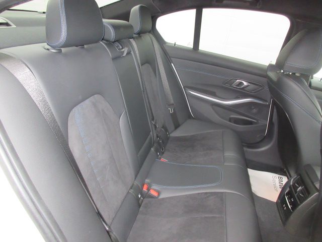 320d xDrive Berline RHD