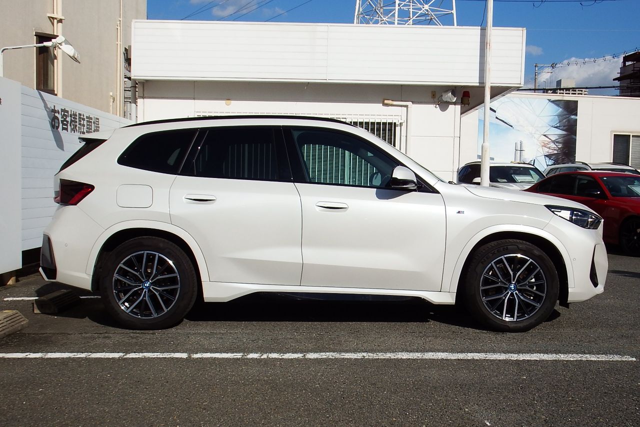 U11 iX1 xDrive30