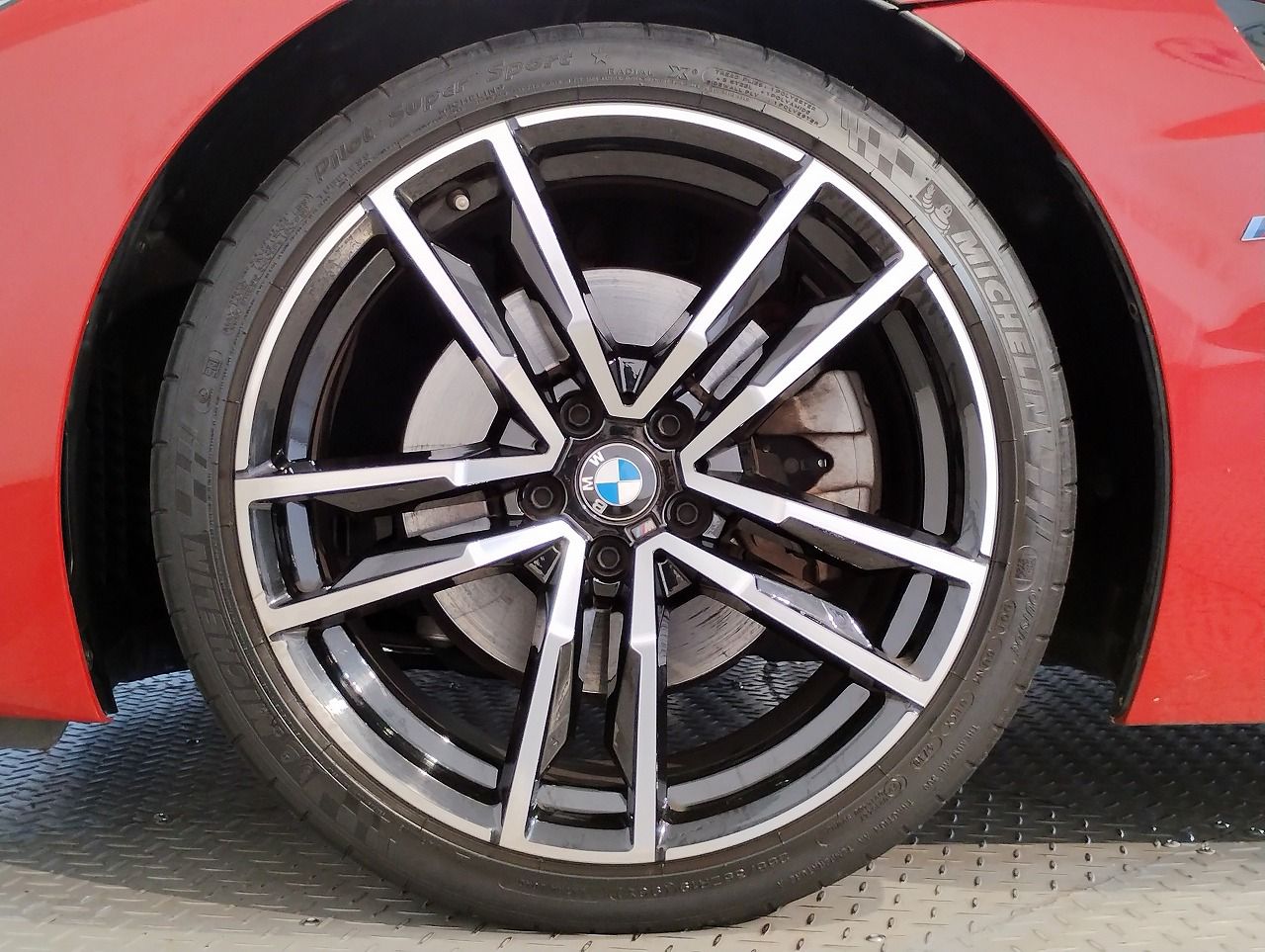 G29 z4 sDrive20i RHD