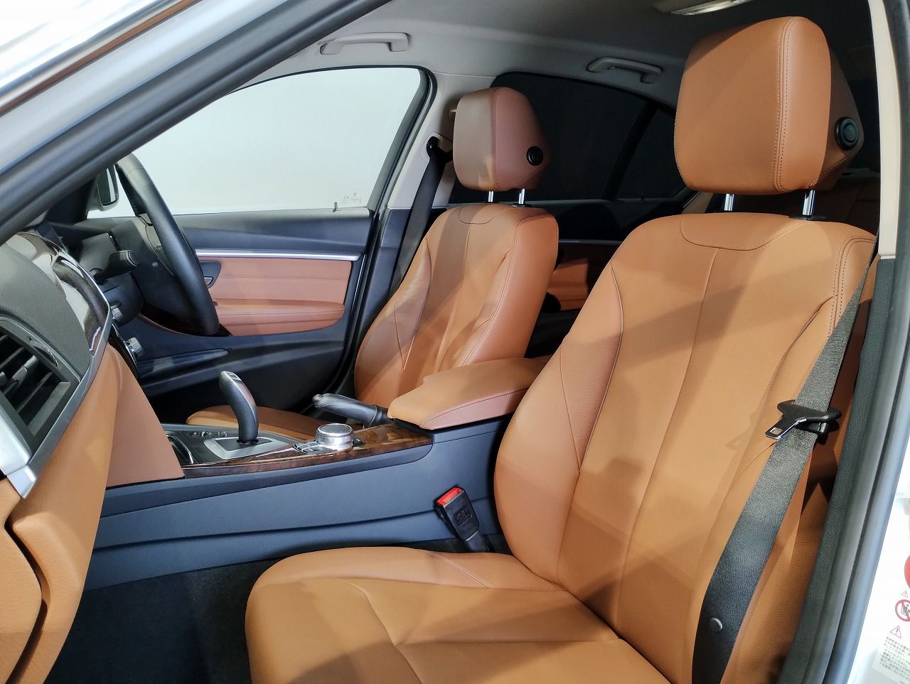 320D SEDAN RHD