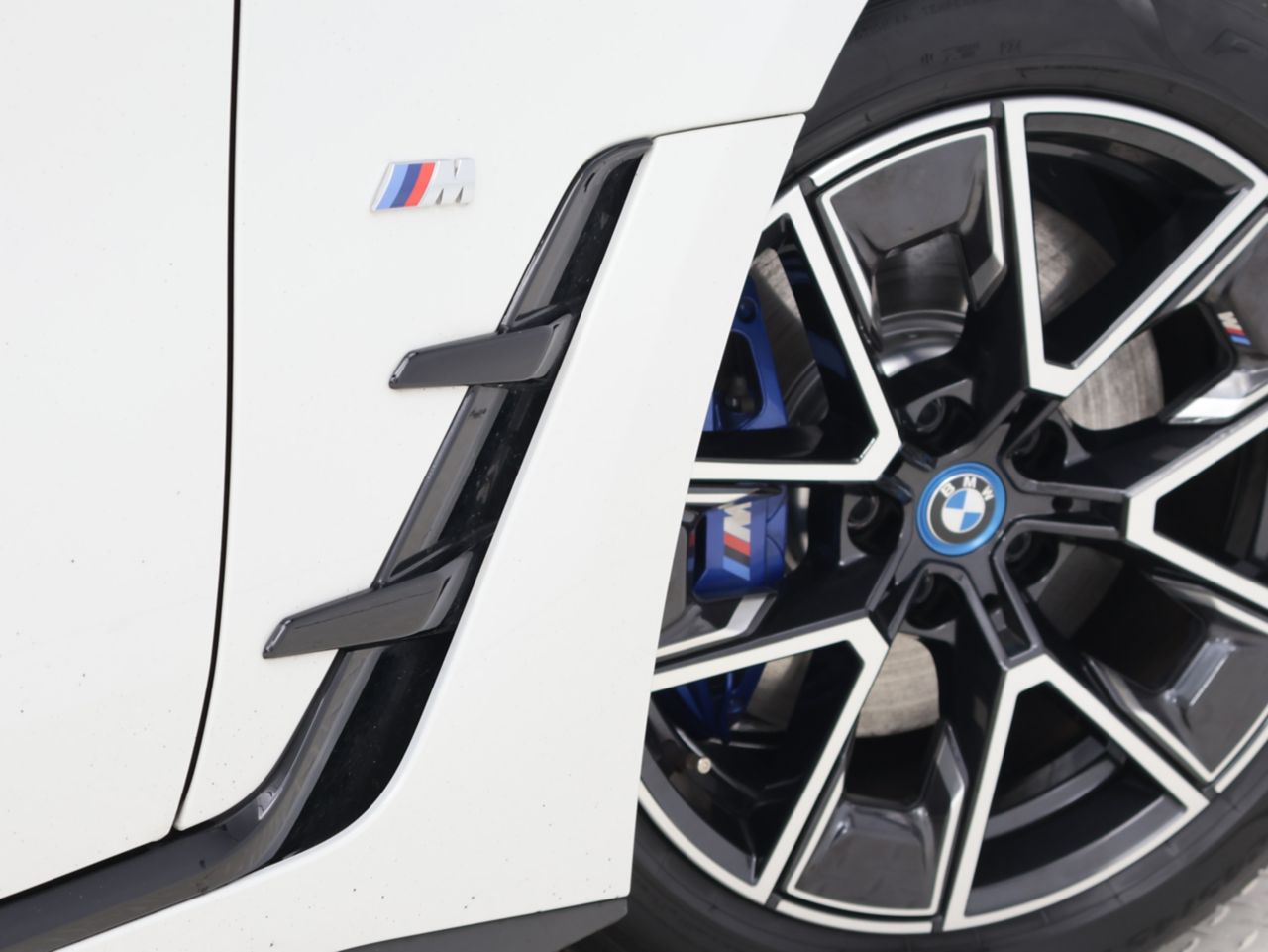 G26 i4 eDrive40 RHD