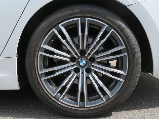G20 320d xDrive RHD Saloon