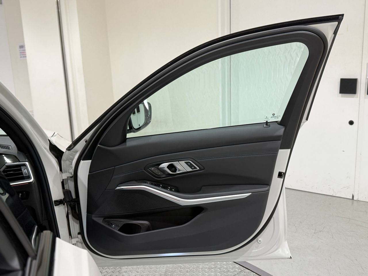 G20 320i Saloon RHD MX