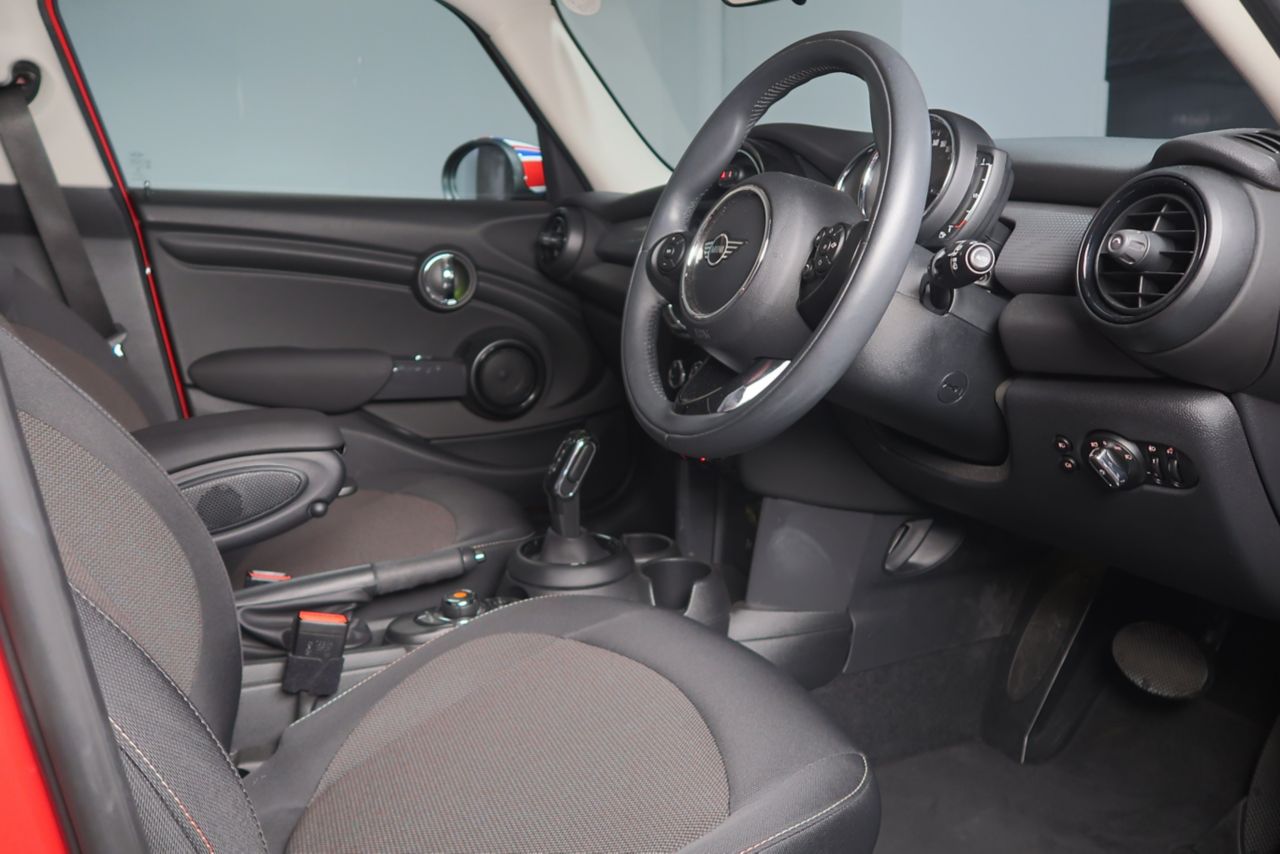 F55 MINI Cooper 5-Door Hatch LCI