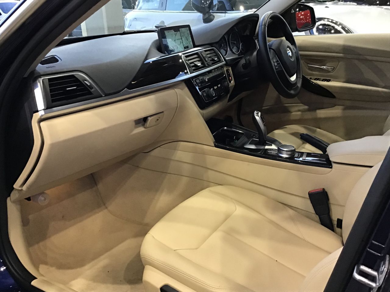 318I SEDAN RHD