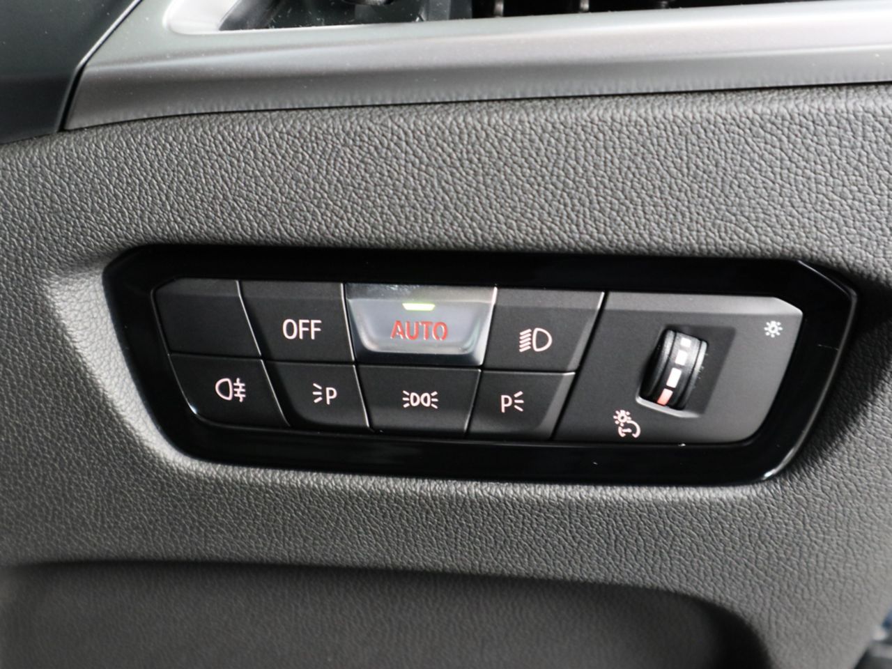 320d xDrive Berline RHD