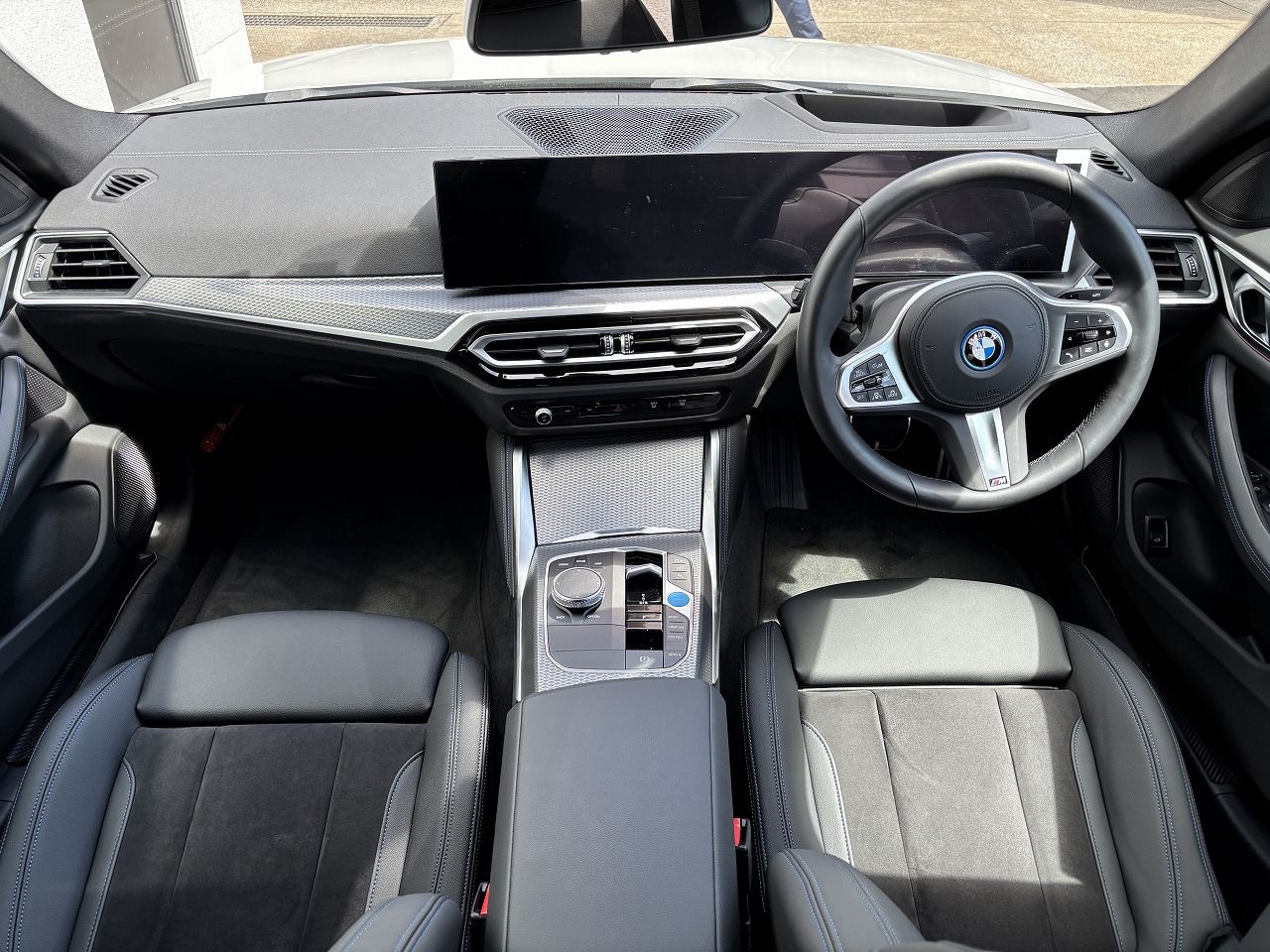 G26 i4 eDrive40 RHD