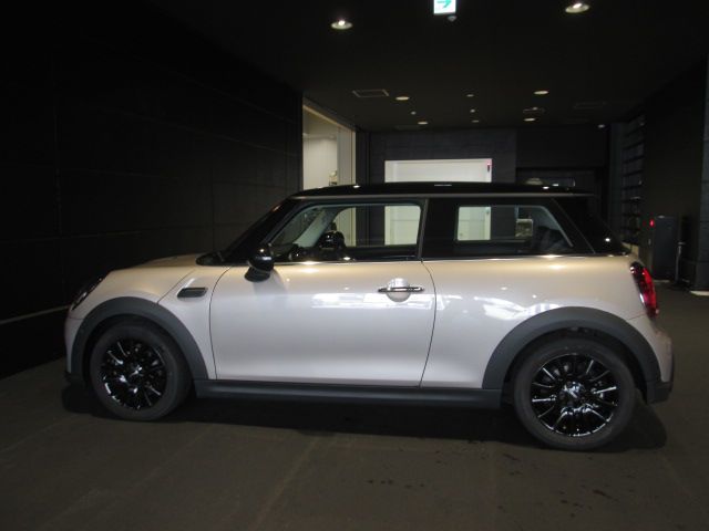 MINI Cooper F56 RHD