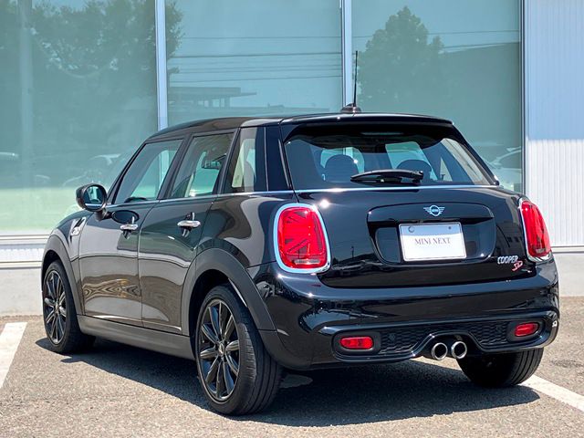 F55 COOPER S D(AT)