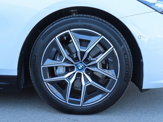 BMW i5 eDrive40 Sedan RHD