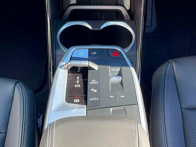 U11 iX1 xDrive30