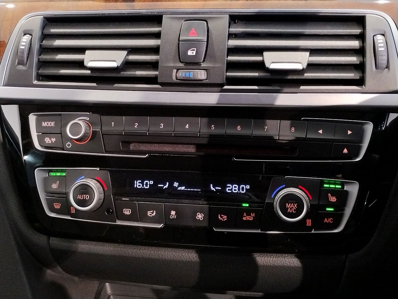 320D SEDAN RHD