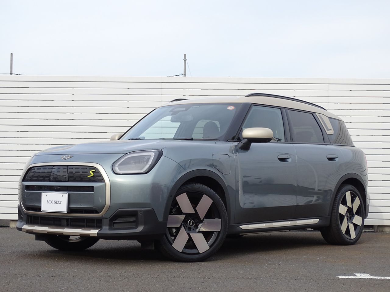 THE NEW ALL-ELECTRIC MINI COUNTRYMAN SE ALL4