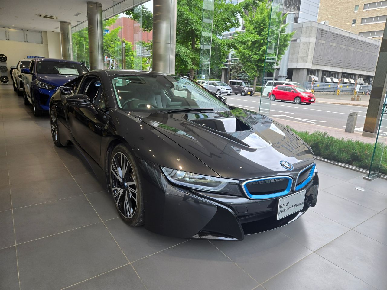 i8