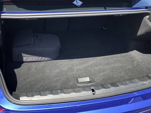 G20 330e Saloon RHD
